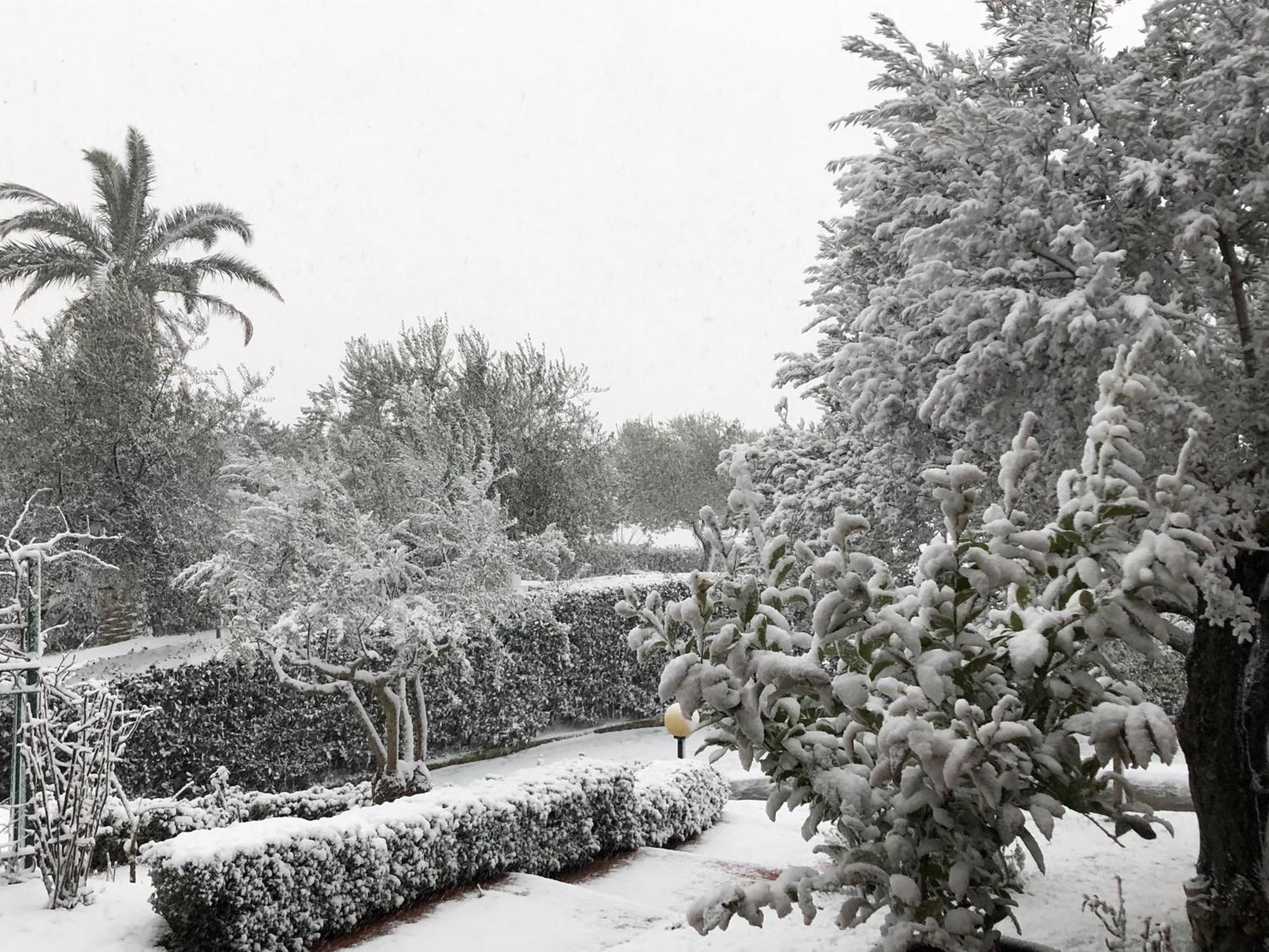 Villa Mandetta B&B Santo Stefano del Sole Bagian luar foto